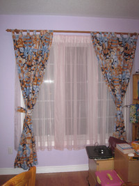 Curtains and bed cover for a kid's room