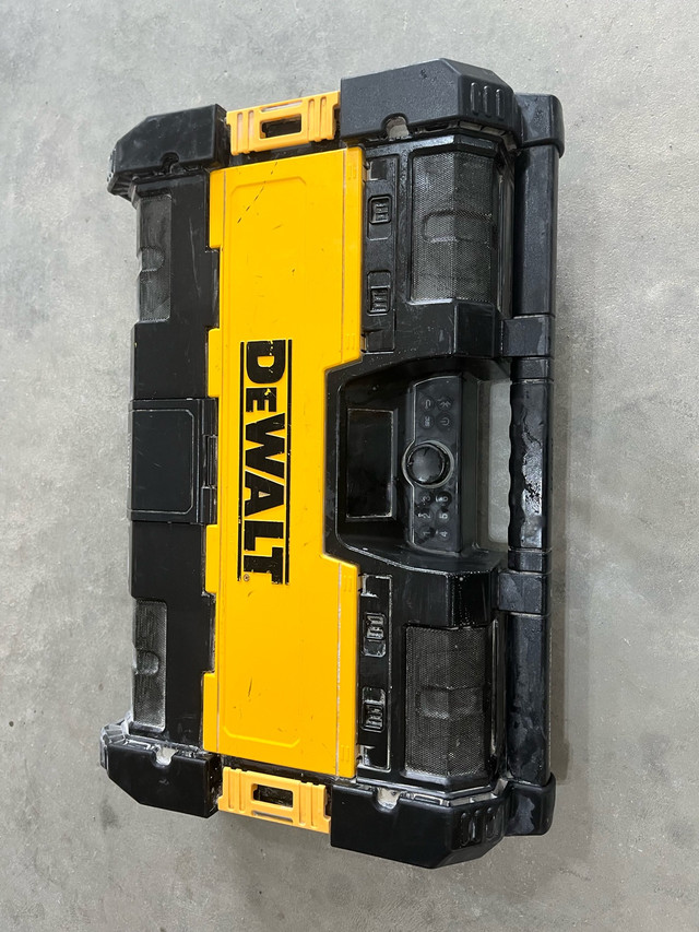 Dewalt tough system radio charger in Power Tools in Gatineau