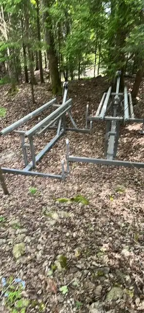 These Naylor PWC lifts are the newest version with rubber bunks and diagonal bracing on the mast. Lo...