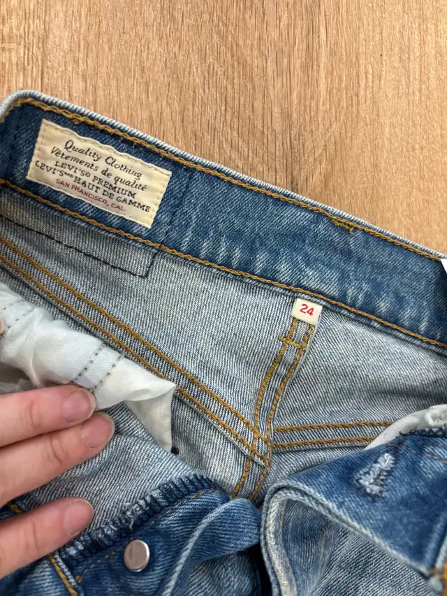 Levi’s jeans 24 in Women's - Bottoms in Sudbury - Image 3