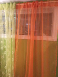 4 jolis voilages pour fenêtres aux couleurs de vert et orange