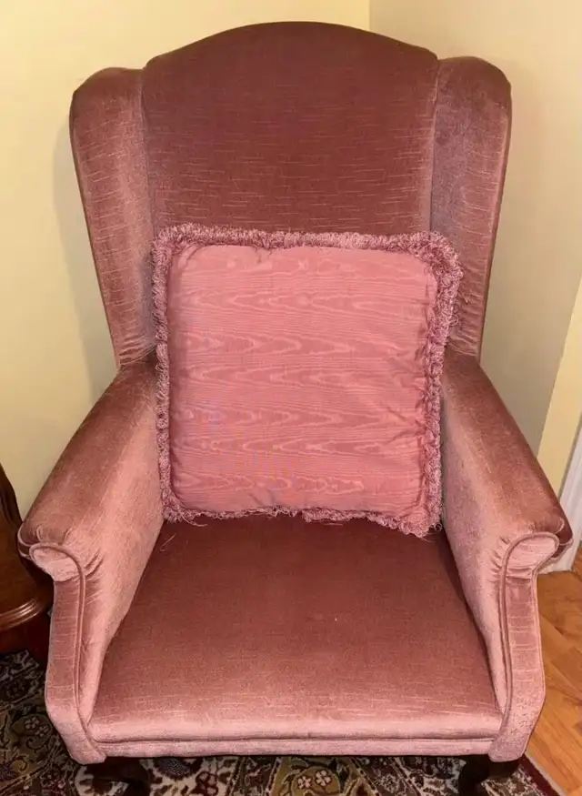 Wingback Chair in Chairs & Recliners in Markham / York Region - Image 3
