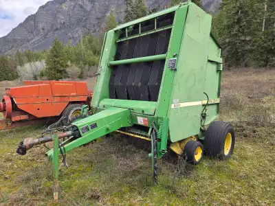 530john deere round baler.