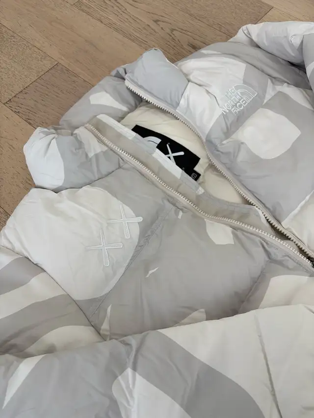 Doudoune The North Face KAWS  in Men's in City of Montréal - Image 5