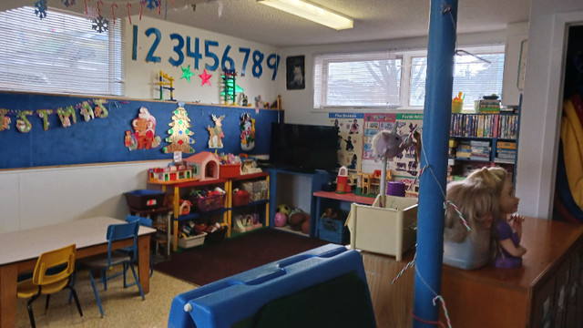 HIGHLAND DAY HOME YYC NW - 2 SPOTS OPEN FOR 2-4 YEAR OLD in Childcare & Nanny in Calgary - Image 2