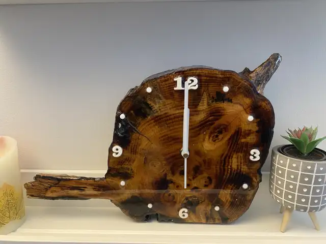 Horloge De Table en Bois/Wooden Table Clock Naturel Handmade in Home Décor & Accents in Gatineau - Image 6