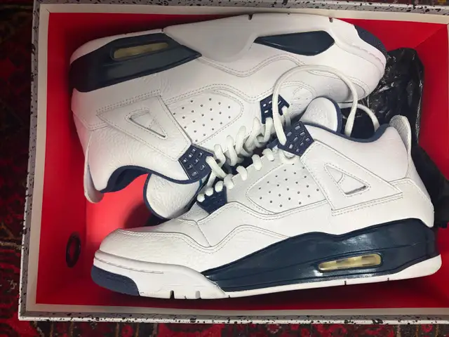 Jordan 4 Columbia  in Men's Shoes in Markham / York Region - Image 3