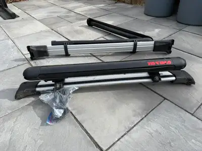 Thule AeroBlade Edge with Yakima ski/snowboard clamps. All original mounting parts and keys. Fits on...