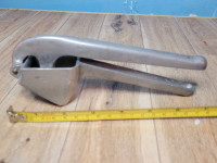 Vintage made in Italy large garlic press. In great condition 