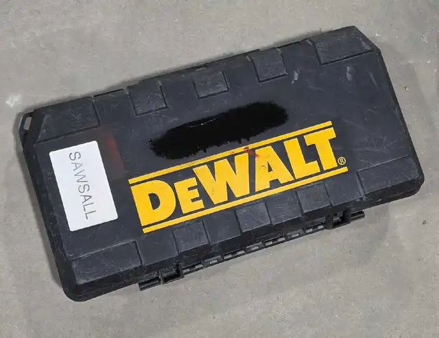 DeWalt Corded Reciprocating Saw with case in Power Tools in Sarnia - Image 3