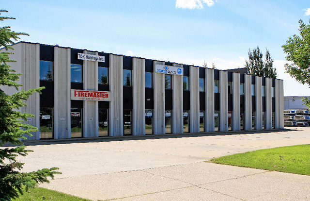 3600 SQ FT OFFICE/WAREHOUSE FOR LEASE - WEST END dans Espaces commerciaux et bureaux à louer  à Ville d’Edmonton - Image 2