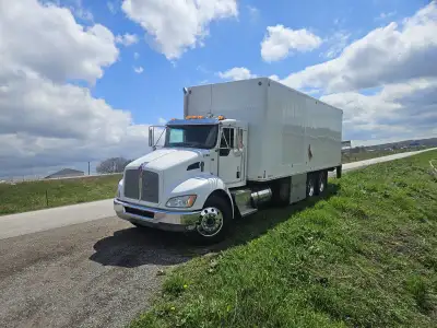 2010 Kenworth 370 tandem truck with 26ft thermally insulated cargo box. Extremely unique set up, car...