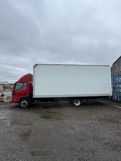 2008 5500 HD GMC 21 foot box Air conditioning, cruise control three person cab 230,000 km runs great...
