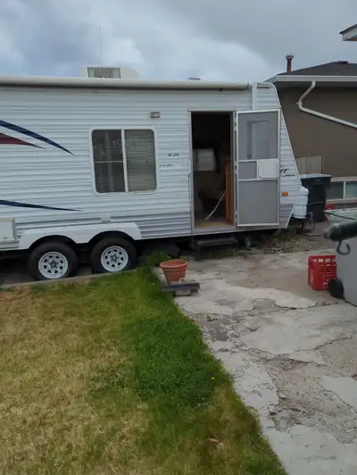 This 2007 Jayco travel trailer is in very good condition. This is part of an estate sale and must be...