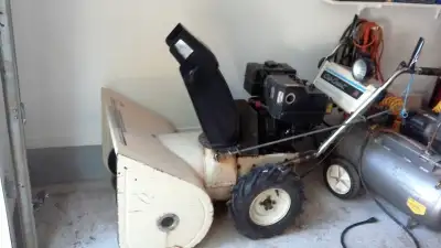 Souffleuse Cub Cadet 1989 Fonctionnelle RECONDITIONNÉE 10-28 (prise 120 volts 7.,5 amp (090825-ROB)