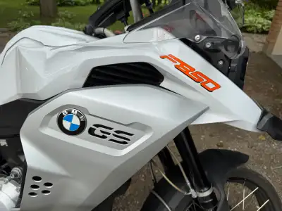 Amazing adventure bike 19200 km. Hand warmer. Looks great like new. Drove from Calgary to Toronto in...