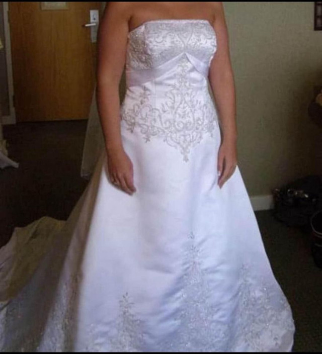 Davids Bridal wedding dress in Wedding in Mississauga / Peel Region - Image 2