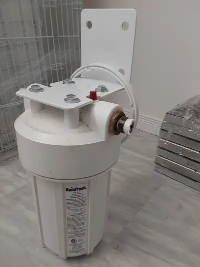 Je vends un système de filtration d'eau pour toute la maison Rainfresh BH010 à haut débit, conçu pou...