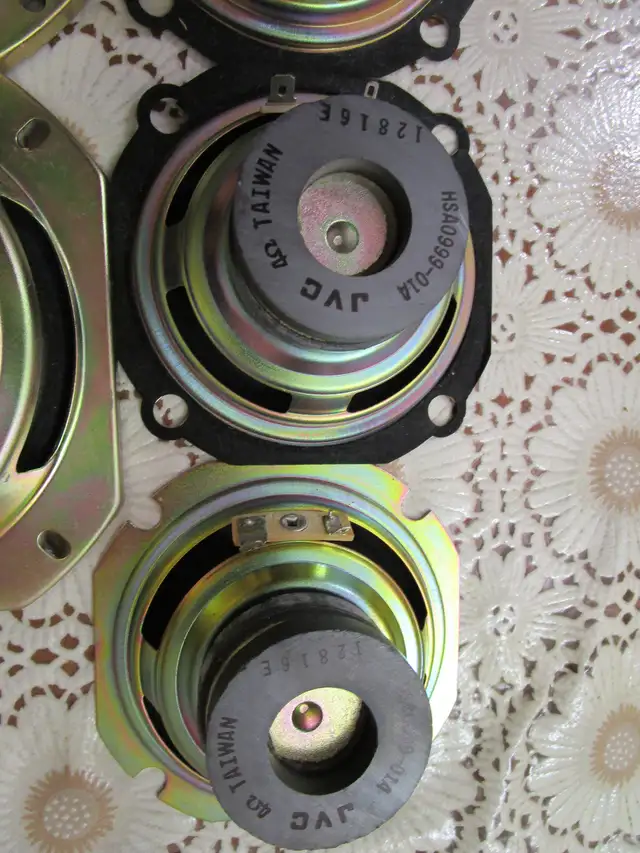 Speakers 40 Watt JVC Stereo Set 6 Each in General Electronics in Markham / York Region - Image 5