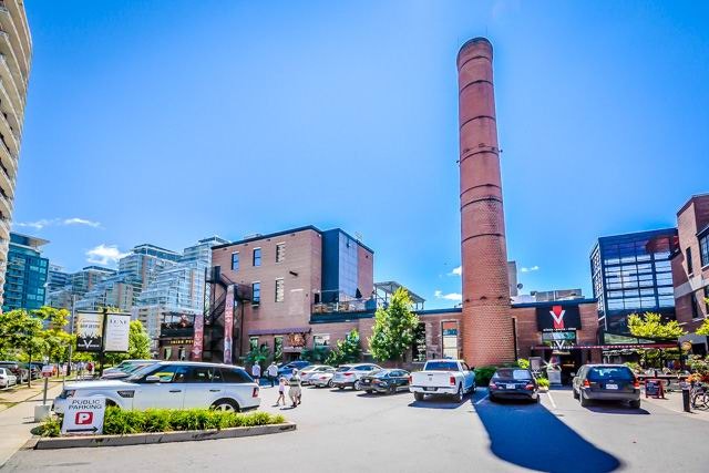 Bright, Spacious 1 + 1 bedroom with stunning, unobstructed lake 4