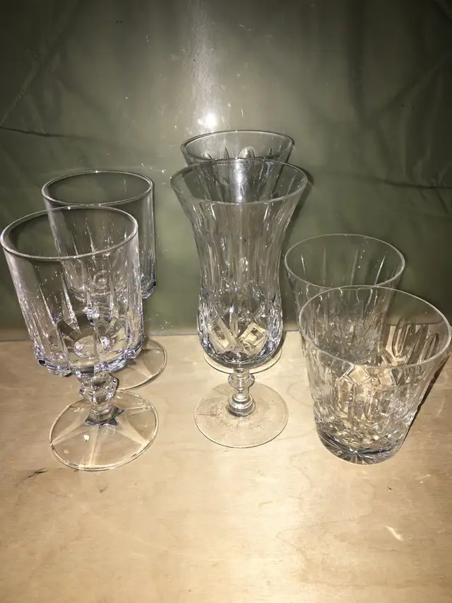 Crystal wine glasses 6 pcs in Kitchen & Dining Wares in City of Montréal - Image 5