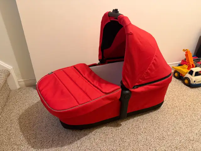 Thule Bassinet in Strollers, Carriers & Car Seats in Ottawa - Image 6