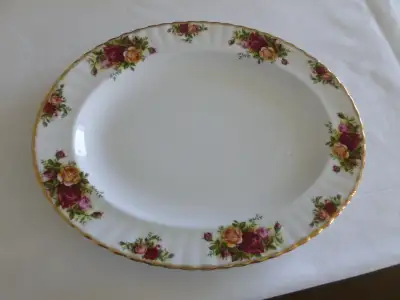 OLD COUNTRY ROSES ROYAL ALBERT FINE CHINA COMPLETE SERVICE FOR 8