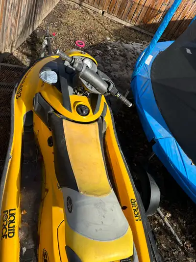 -1997 seadoo 800 gtx - needs rear prop. Mount and new bearing assembly. -rebuilt top end on engine....