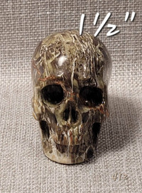 Crâne 1½" Skullis de jaspe naturel. Jasper mini skull.