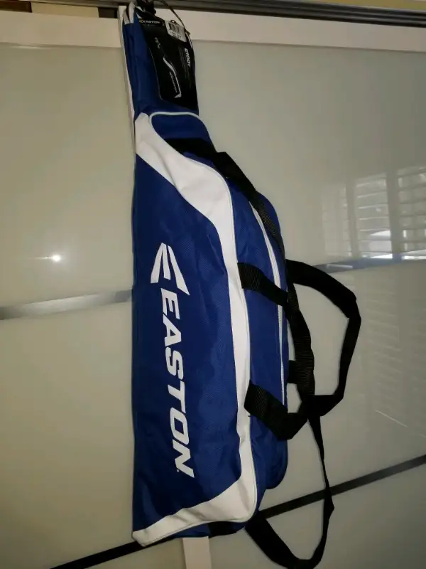 Easton Baseball Bat Bag  in Baseball & Softball in Barrie - Image 6