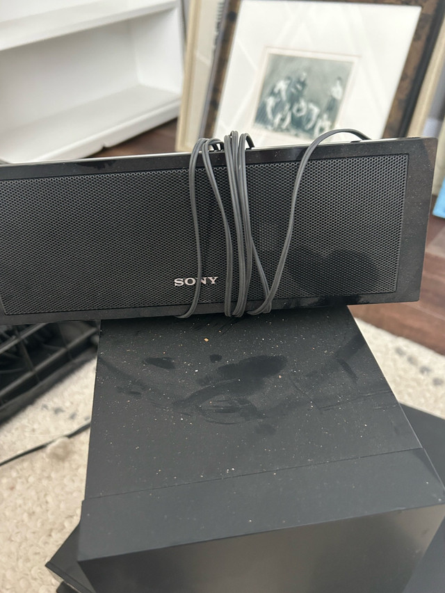Sony surround 5 channel with sub  in Stereo Systems & Home Theatre in St. Catharines