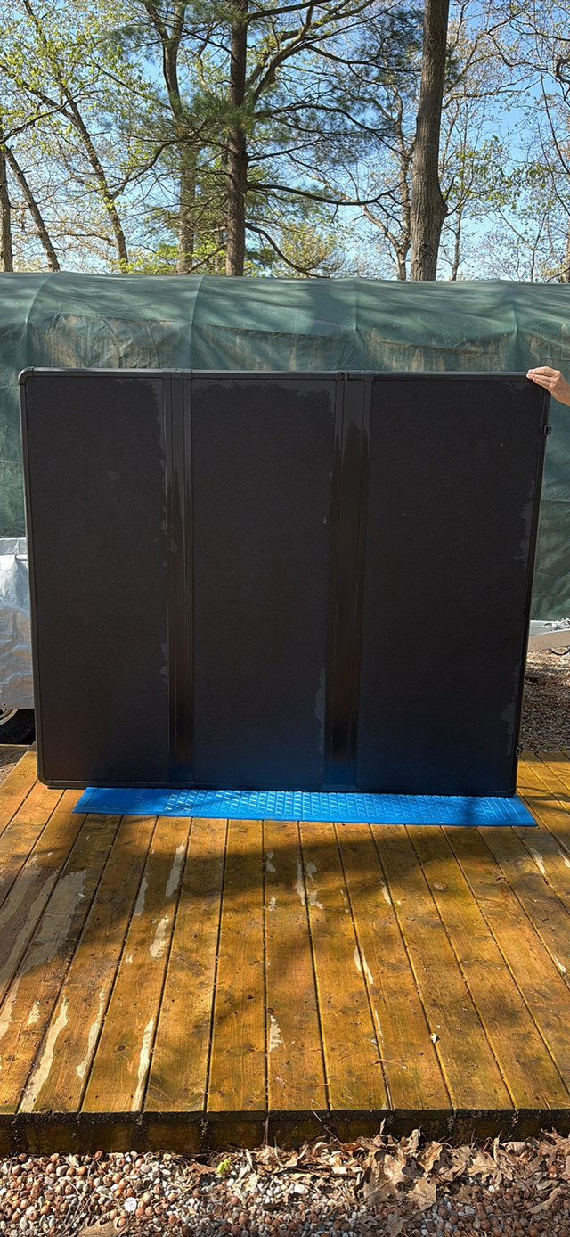 EXTANG 2.0 trifold tonneau cover in Other Parts & Accessories in Grand Bend - Image 4