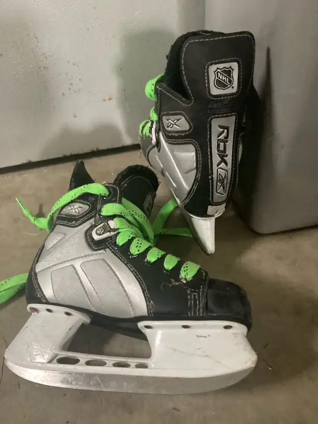 toddler and youth hockey and figure skating  skates in Skates & Blades in Owen Sound - Image 4