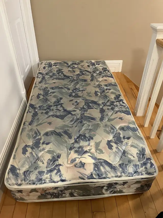 Matelas lit simple in Beds & Mattresses in Québec City - Image 2