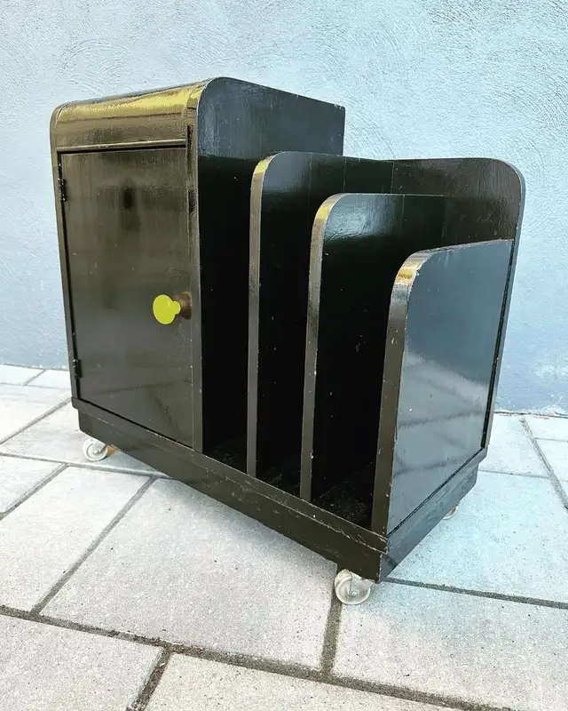 MEUBLE CABINET RÉTRO PORTE VINYLES MAGAZINE MID CENTURY VINTAGE in Arts & Collectibles in City of Montréal - Image 2