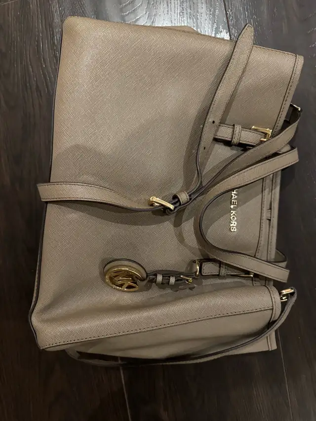 Michael Kors Bag - Gray in Women's - Bags & Wallets in City of Toronto - Image 2