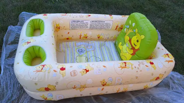 Baby Inflatable Bathtub in Bathing & Changing in Markham / York Region - Image 2