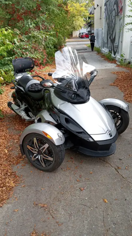 Can Am Spyder in Street, Cruisers & Choppers in City of Montréal - Image 2