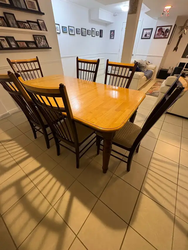 kitchen table and chairs in Dining Tables & Sets in Markham / York Region - Image 4