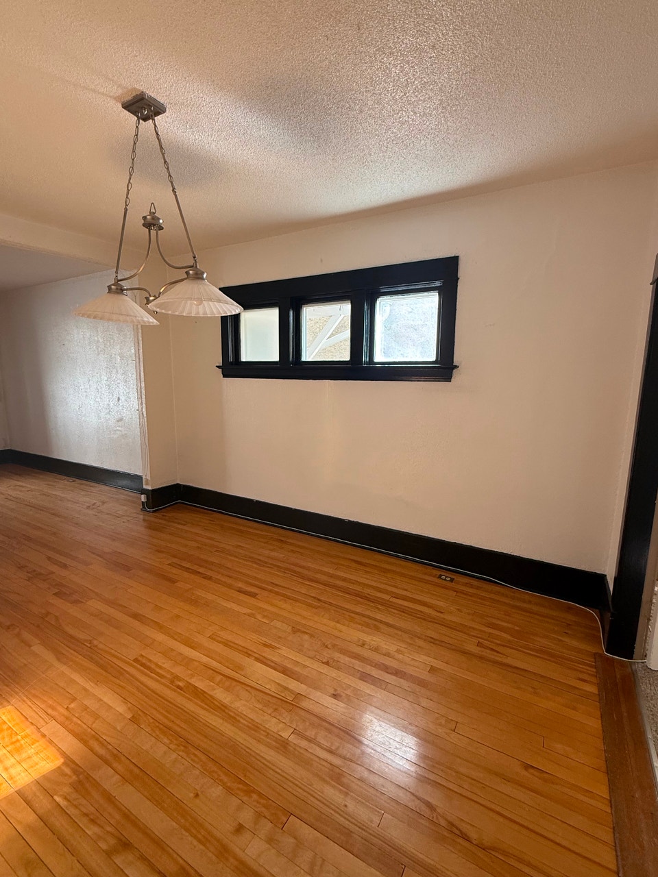 Nutana 2 bedroom with den available November 1st 2