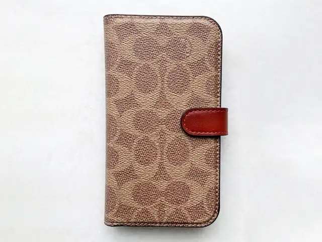 ❤️ COACH Folio Signature Canvas Case for iPhone 13,14,15 ❤️ in Cell Phone Accessories in St. Catharines - Image 3