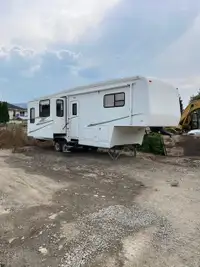 Carriage Compass 32'  5th Wheel