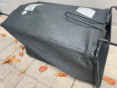 Genuine Black & Decker, Like brand new, Newer used ! For: 15" x 10" Frame (to rear shield opening) m...