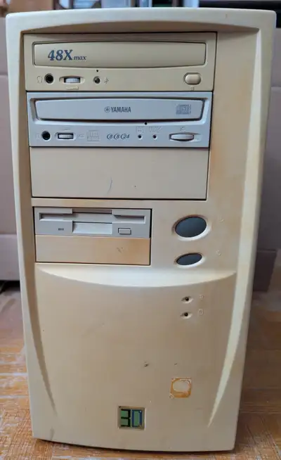VINTAGE HARD TO FIND RETRO YAMAHA 48X MAX COMPUTER!, View more