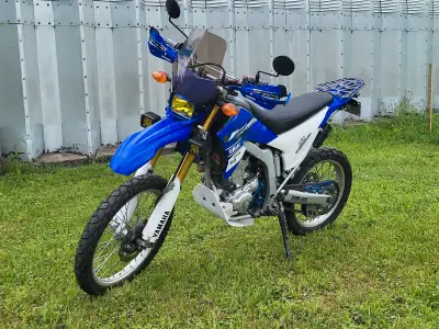 2017 Yamaha WR250R Dual Sport street legal. 23,000km's 6 Speed Electric Fuel Injection Original Owne...