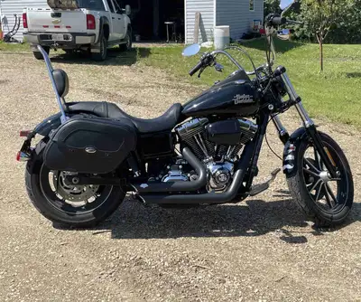 Selling my HD Street Bob. Great bike. In fantastic shape. Well maintained.Very low KMs. Stage 1 kit....