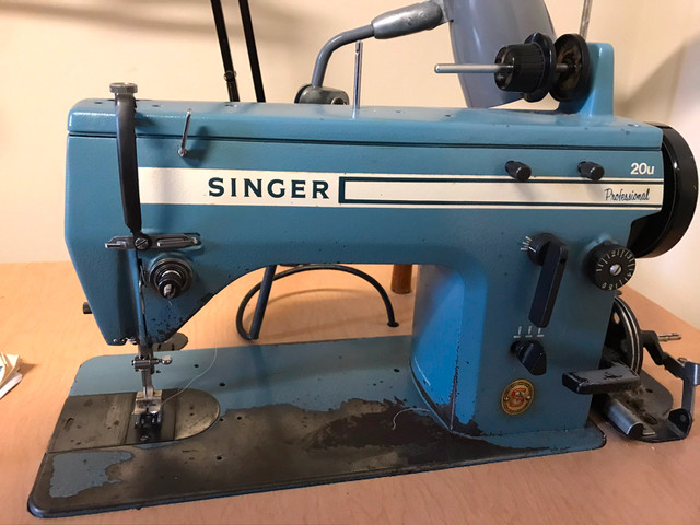 Industrial Singer Sewing Machine in Hobbies & Crafts in Renfrew - Image 4