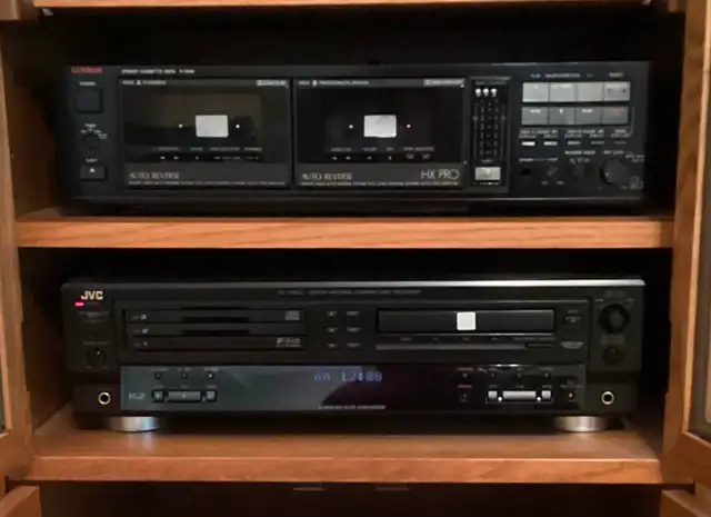 Vintage Luxman Stereo system in AS NEW condition in Stereo Systems & Home Theatre in Kingston - Image 4