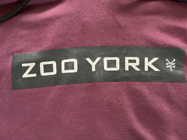 Zoo York men’s small hoodie, streetwear, burgundy in Men's in Oshawa / Durham Region - Image 3