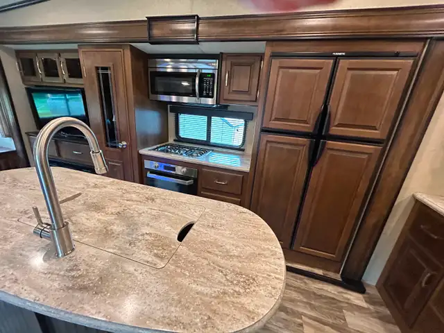 2019 Grand Design Reflection model 337RLS in Travel Trailers & Campers in Annapolis Valley - Image 6